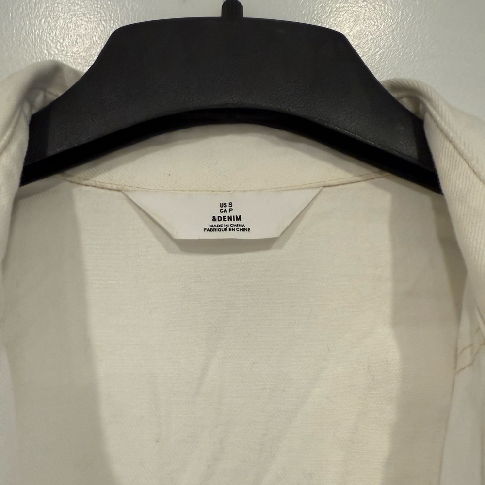 Button up - Picture 3 of 4